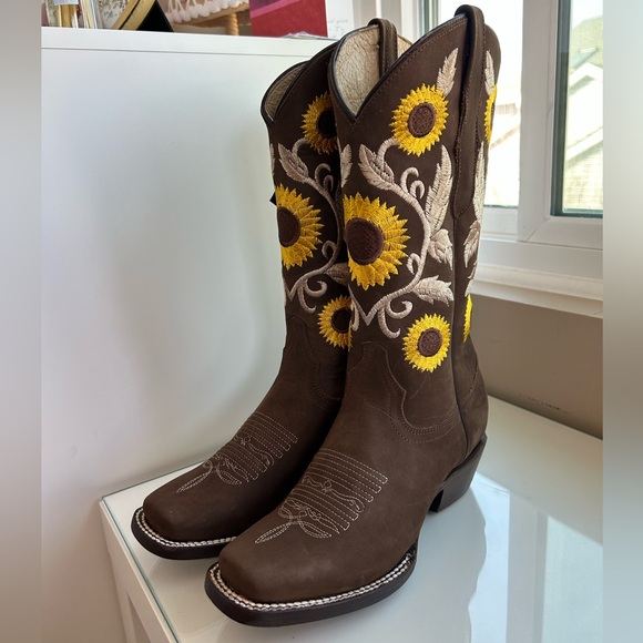 Centenario Shoes - Centenario Brown Suede Cowboy Boots with Sunflower Embroidery
